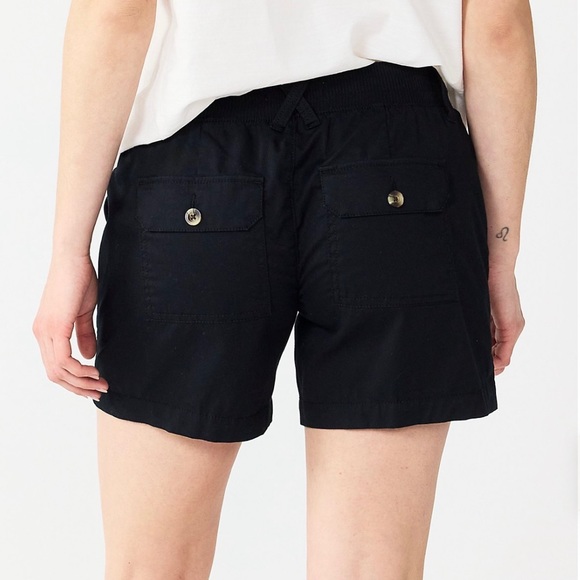 🎉HP🎉 Women’s Sonoma Comfort Waist 5” Utility Shorts in Light Gray - Picture 2 of 4